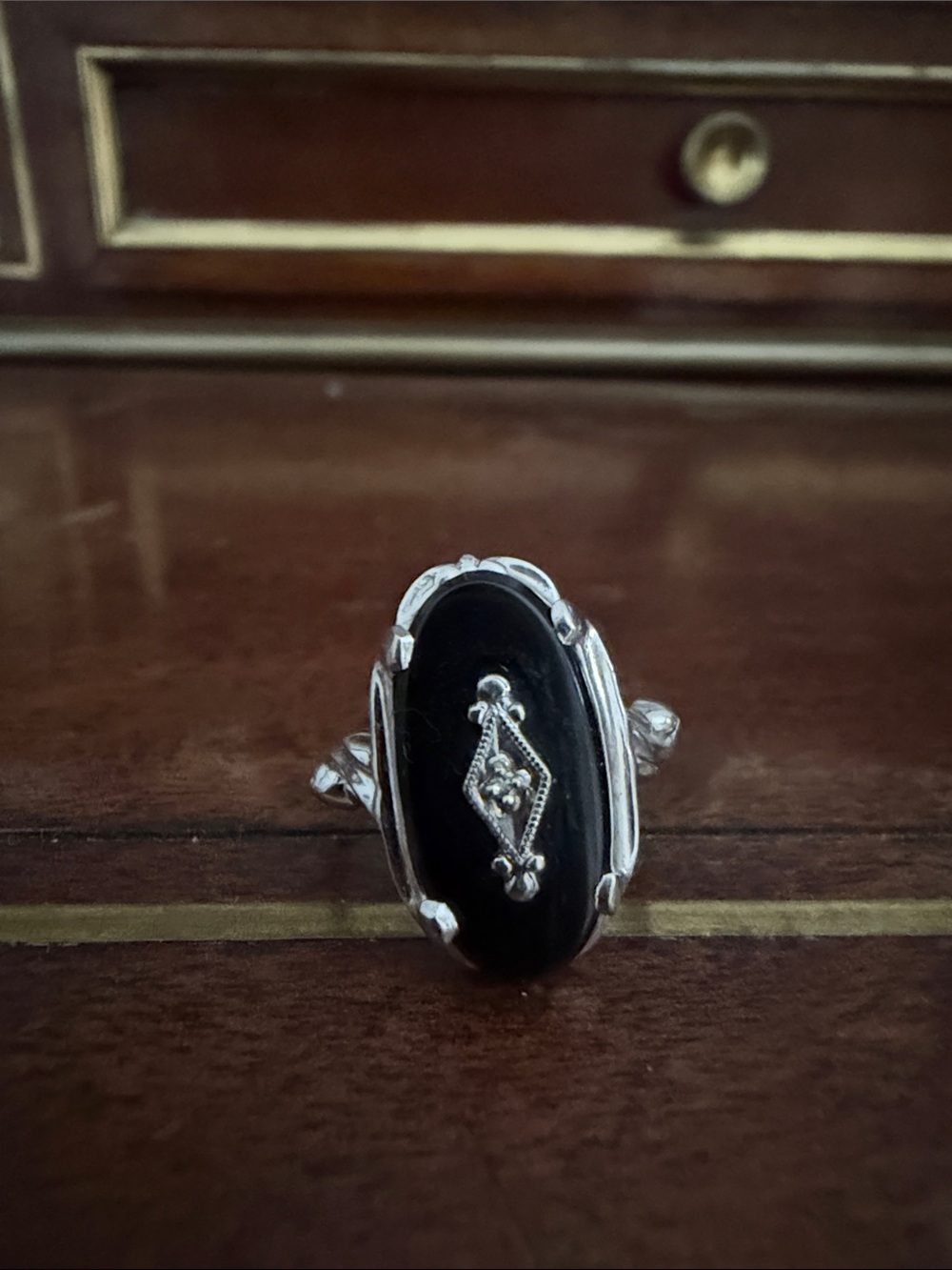 10k Black Onyx Vintage Oval Ring